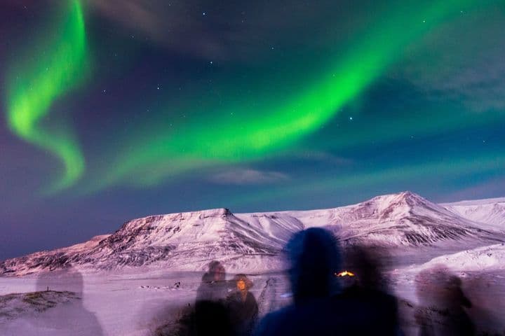 Cómo ver auroras en Islandia bajo un cielo nocturno despejado
