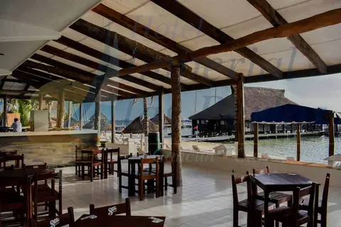 Hotel Imperial las Perlas, Beach bar
