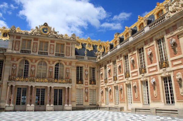 Visita guiada por el Palacio de Versalles con audio sin colas París, Ile de France y París - Francia    Duración: 4 horas  Número máximo de viajeros: 9