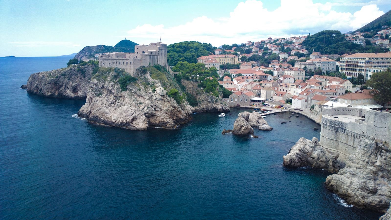Cómo es Croacia Italia y Sicilia con vista aérea de Dubrovnik