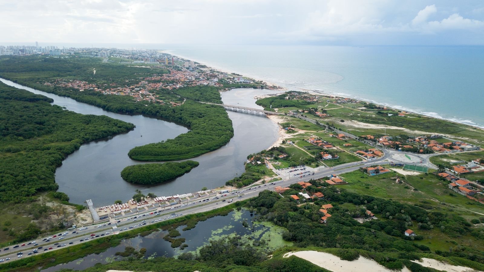 Viajar a Fortaleza desde Uruguay con dunas, río y costa de Ceará