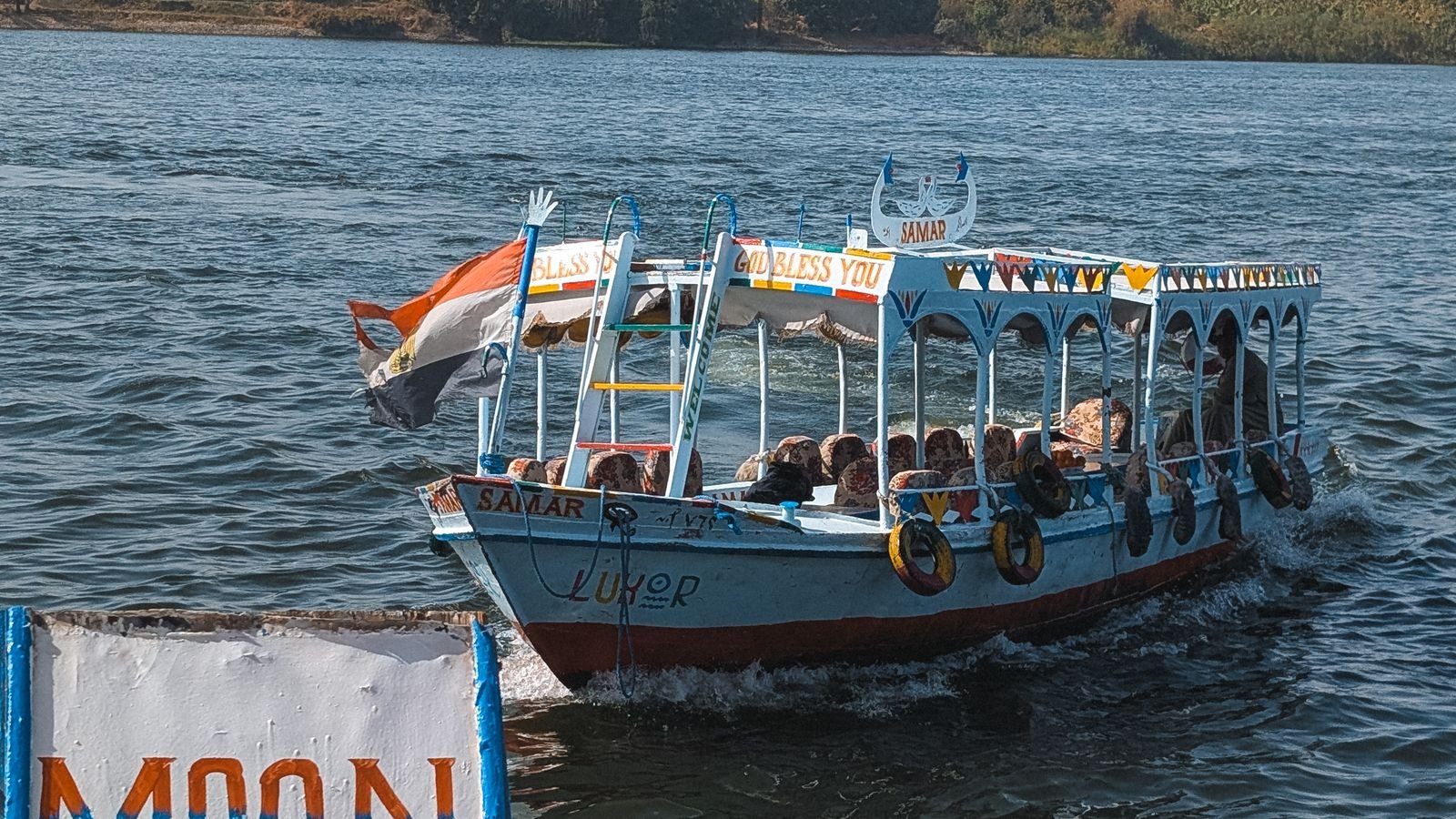 Egipto Sensacional con barco turístico navegando por el Nilo en Luxor