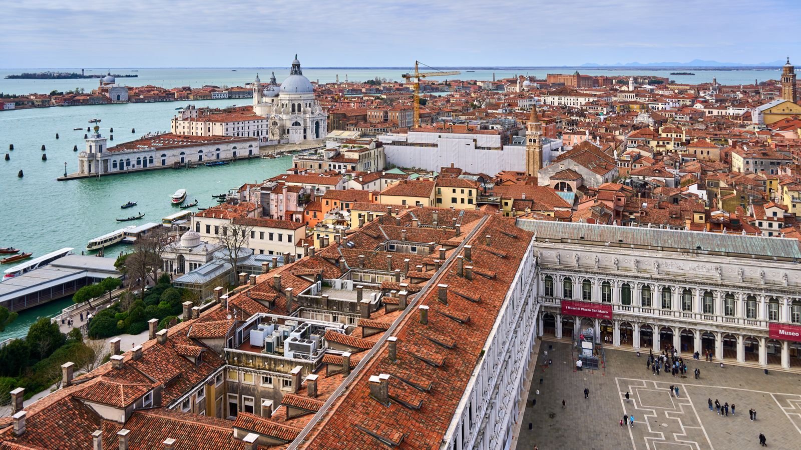 Qué incluye Italia y Grecia con vista aérea de Venecia