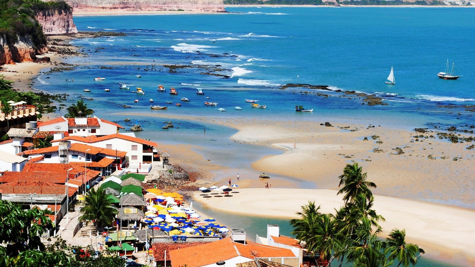 Natal o Pipa cuál elegir con vista aérea de Praia da Pipa en Brasil