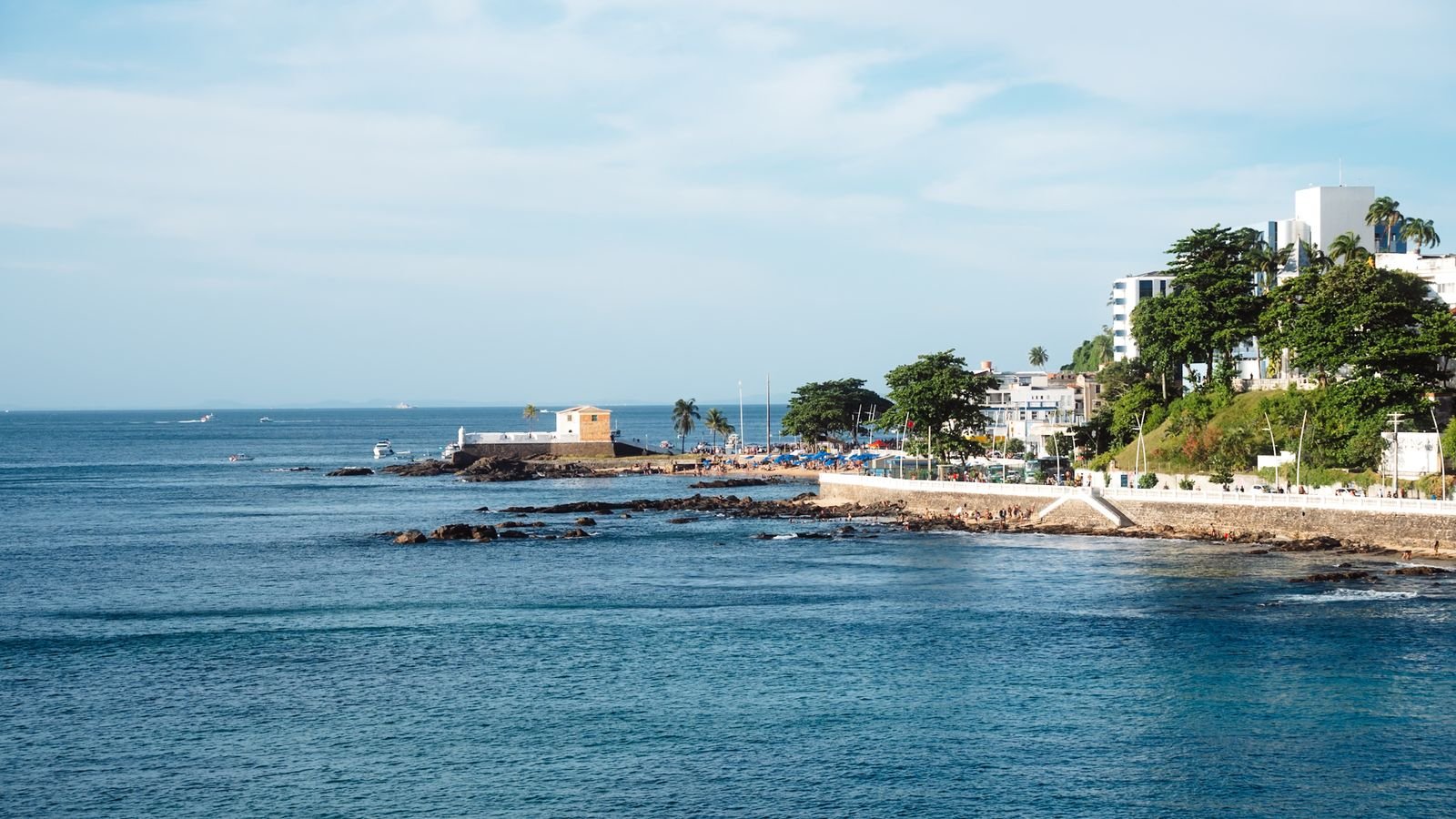 Salvador de Bahía desde Uruguay con vista de la costa y el mar